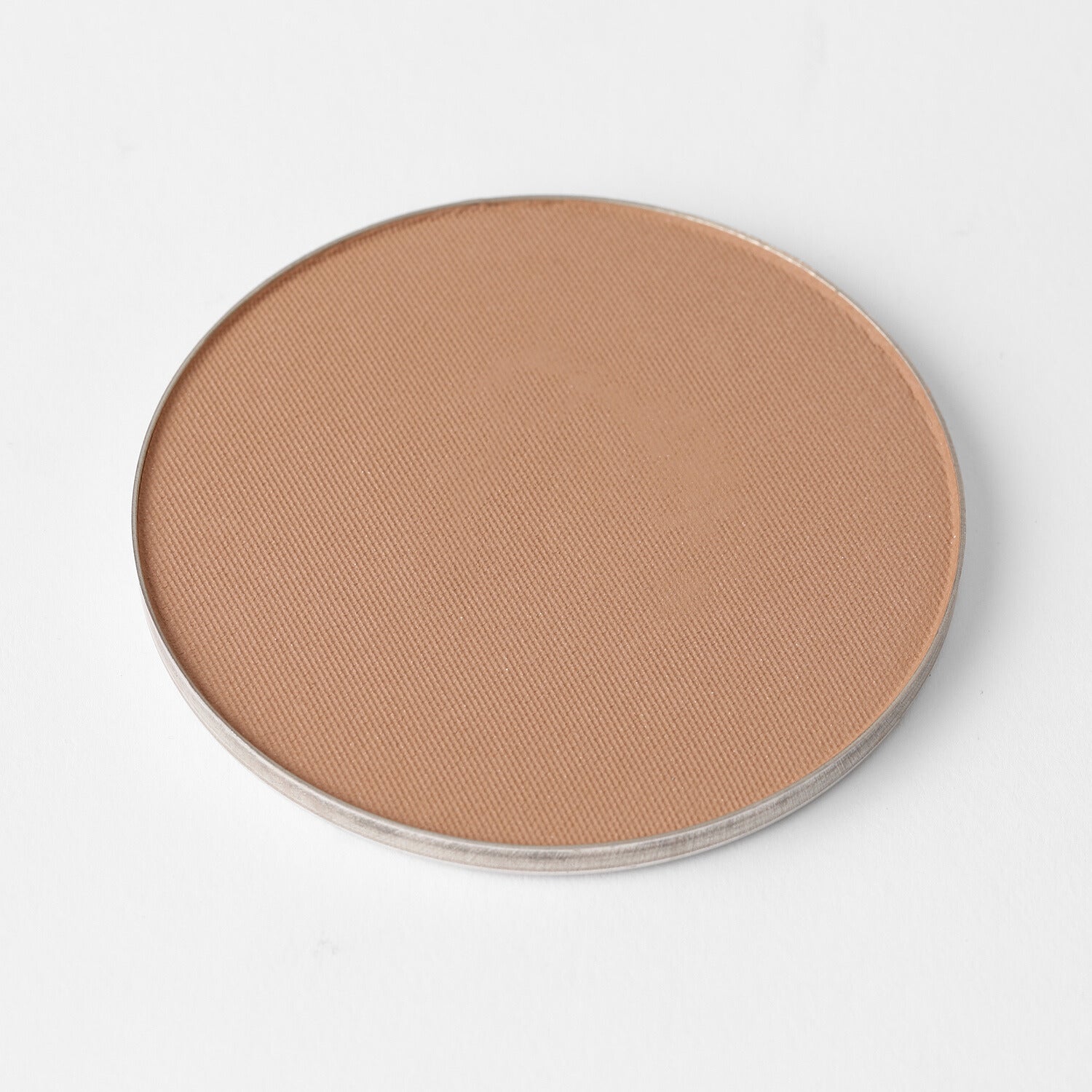 Round vegan Face Powder in a magnetic pan for seamless application, offering lightweight and long-lasting coverage.