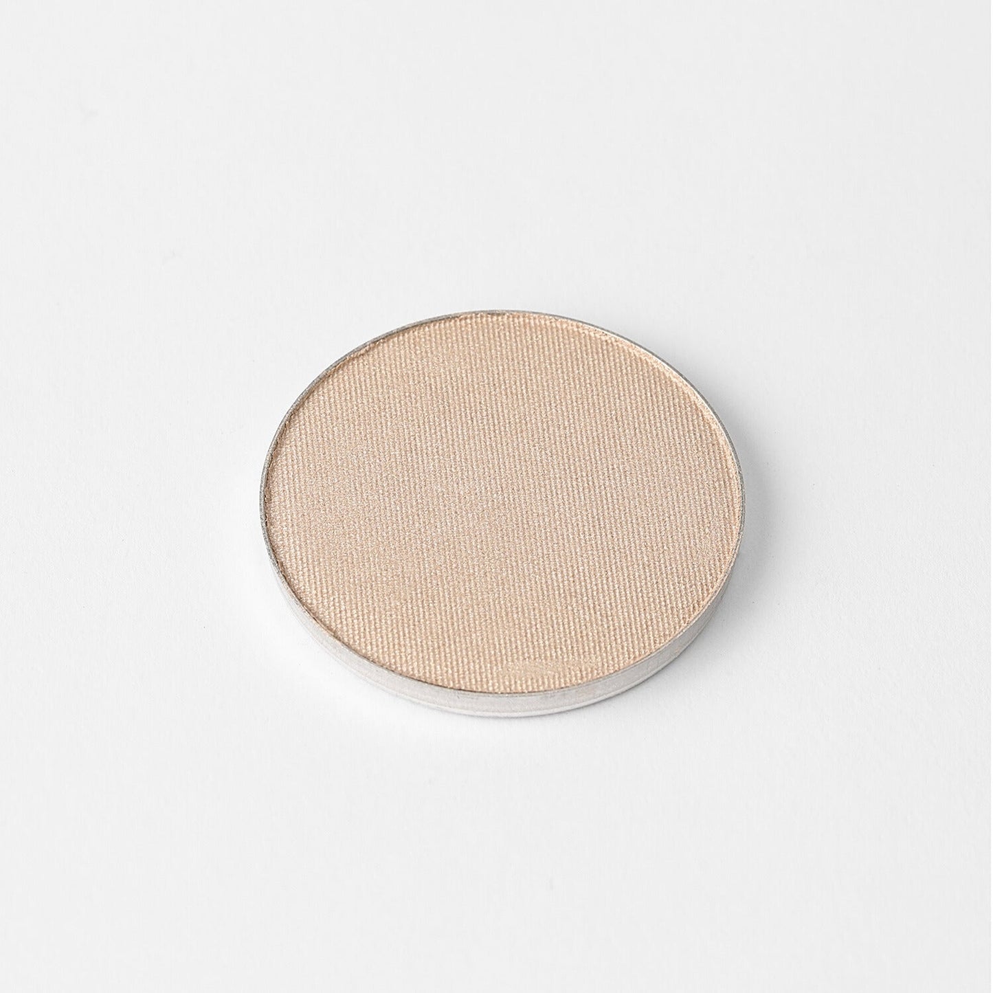 Highlighter in a round pan with vegan formula, available in glow and matte finishes, designed for a radiant and customizable beauty look.