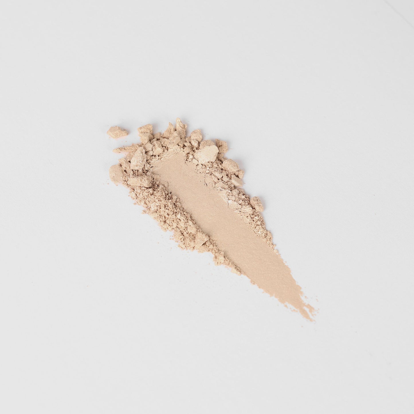 Highlighter in a matte finish, perfect for a subtle glow. Vegan, buildable quality for customizable shine, compatible with magnetic palettes.
