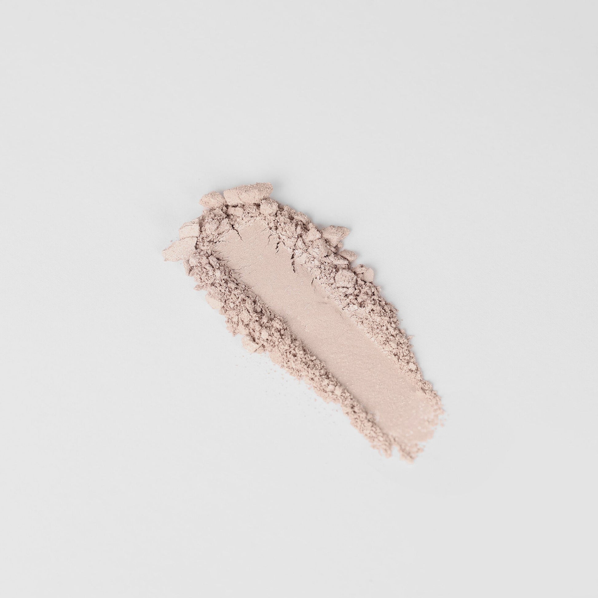 Close-up of vegan Highlighter in a matte finish, showcasing a silky smooth texture for easy application and buildable shine.