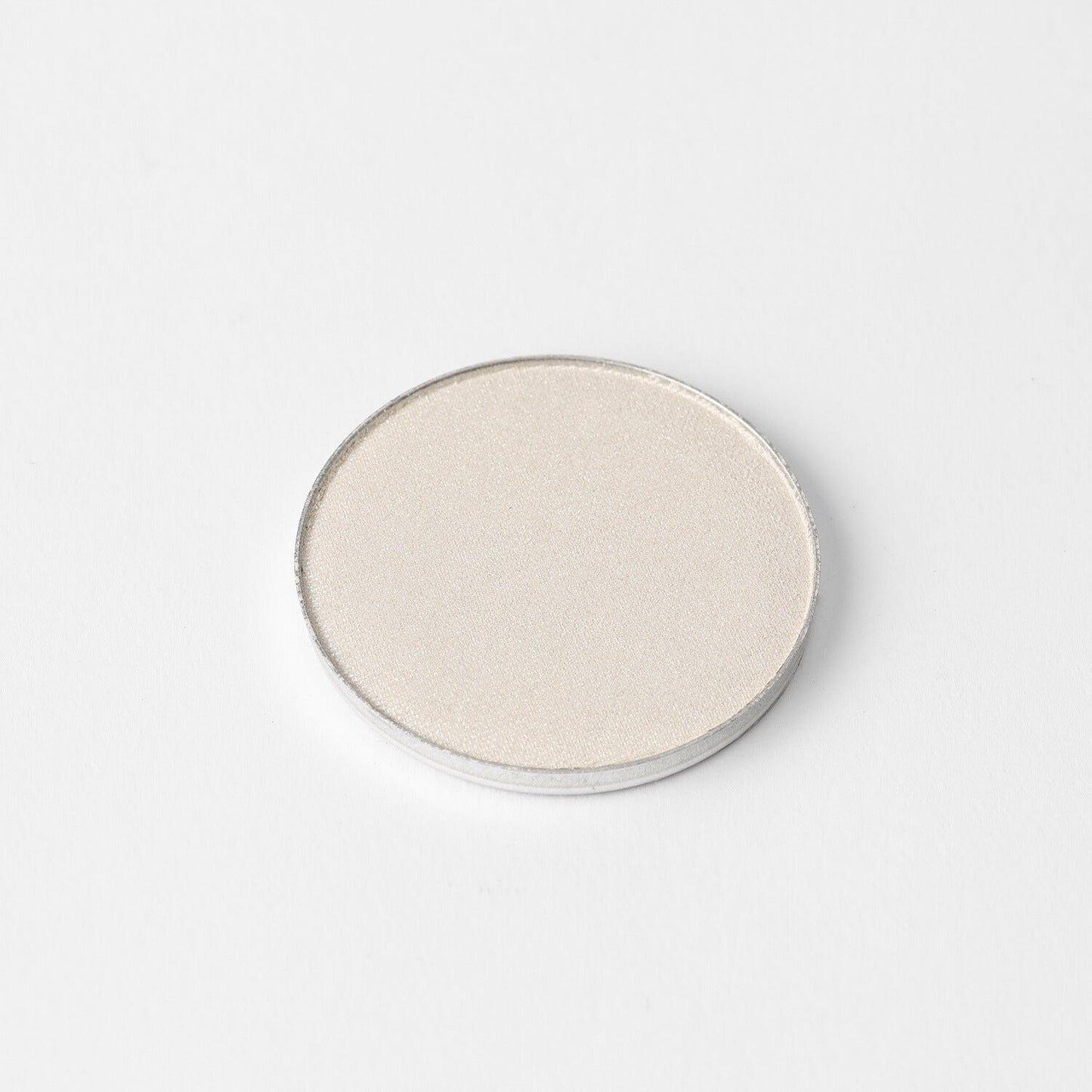 Vegan lightweight highlighter pan in matte finish, fits Large or Small Magnetic Palette for customizable makeup.