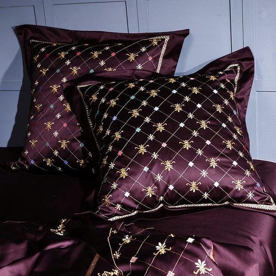 Magnus the Good Duvet Cover Set (Egyptian Cotton) with luxurious royal pattern and pillowcases showcasing elegant design on bed