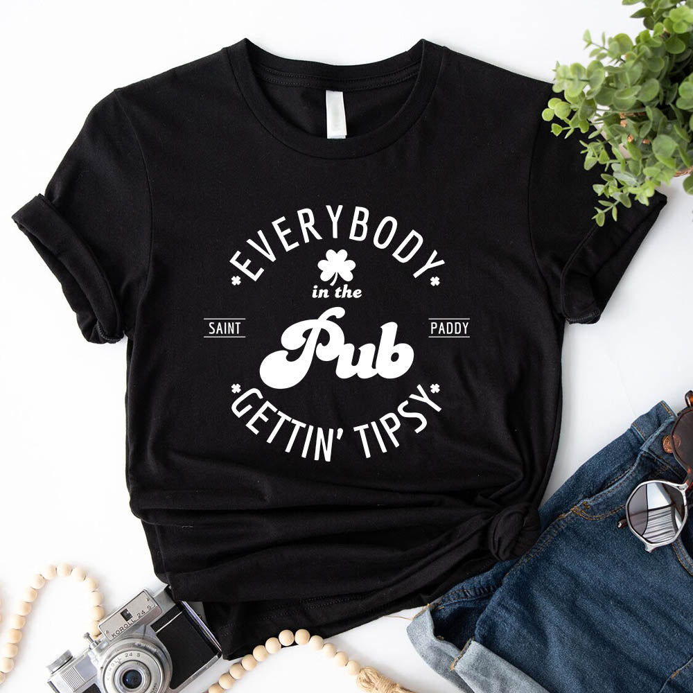Funny Shirt – Everybody in the Pub Gettin' Tipsy Tee