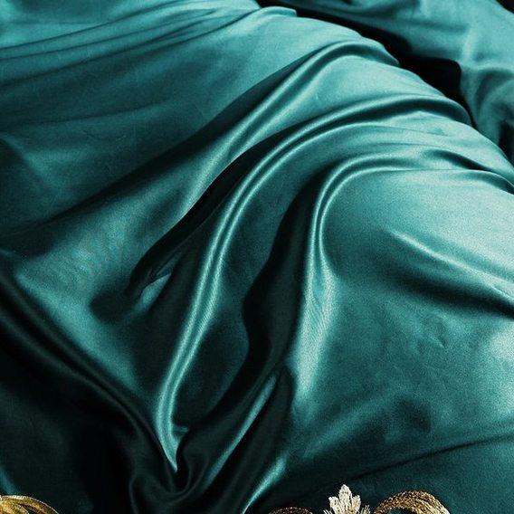Luxurious silk fabric texture with a rich emerald color, part of the Edmund the Old Duvet Cover Set (Egyptian Cotton) for sophisticated bedrooms.