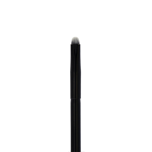 Lip Brush - GT15, 100% synthetic and vegan, perfect for applying lip products with precision.