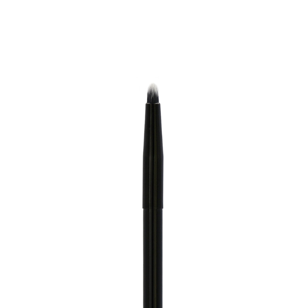 Pencil Brush - GT16, a 100% synthetic and vegan tool for defining the lash line.