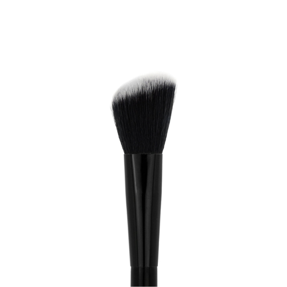 Angle Blush Brush - GT07, vegan and synthetic, ideal for applying cream and powder blush to cheek apples.