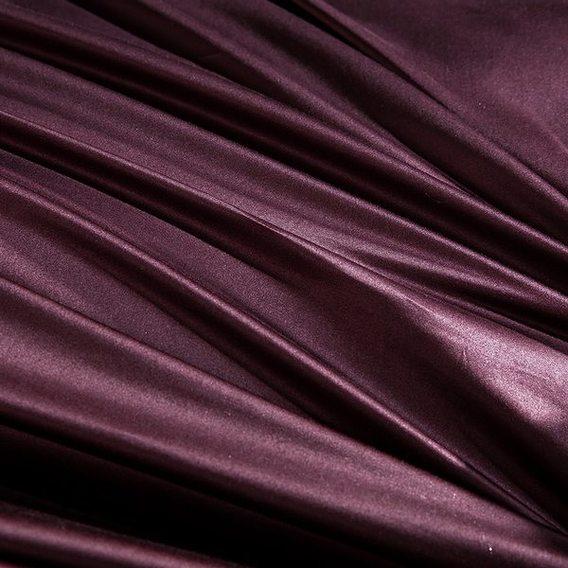 Luxurious fabric detail of Magnus the Good Duvet Cover Set (Egyptian Cotton) in rich purple tone, highlighting its silky texture.
